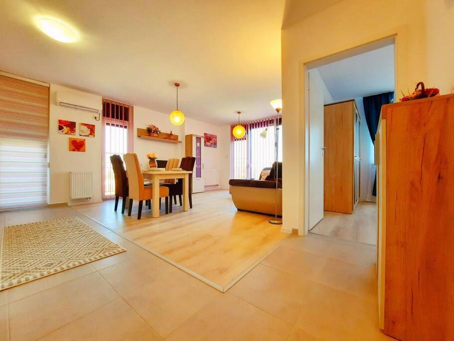 Beautiful Panoramic Central Apartment - City Of Mara Timişoara Eksteriør billede