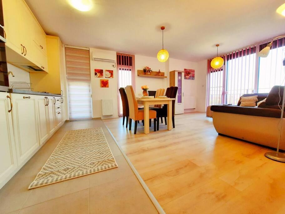 Beautiful Panoramic Central Apartment - City Of Mara Timişoara Eksteriør billede